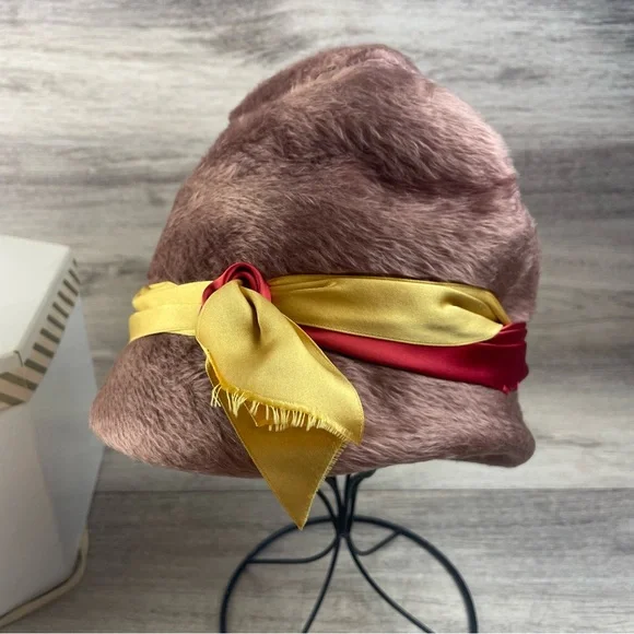 VNTG 1950s Vintage Fur Cloche Hat Ribbon Accent Peggys Hat Salon Millinery Box VNTG 1950s Vintage Fur Cloche Hat Ribbon Accent Peggys Hat  main image 2